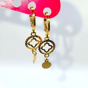 Stylish cute gold color earrings